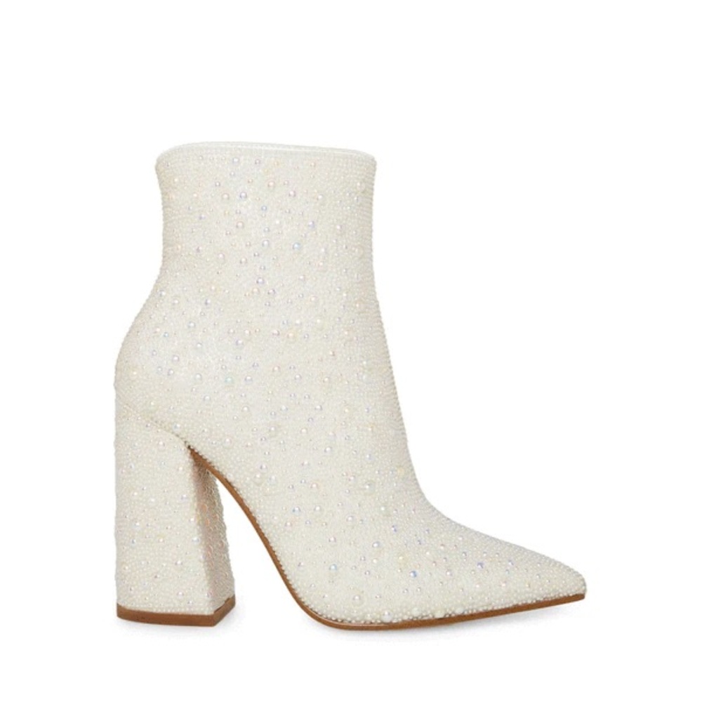 NWT Steve Madden Nellie Boots - White